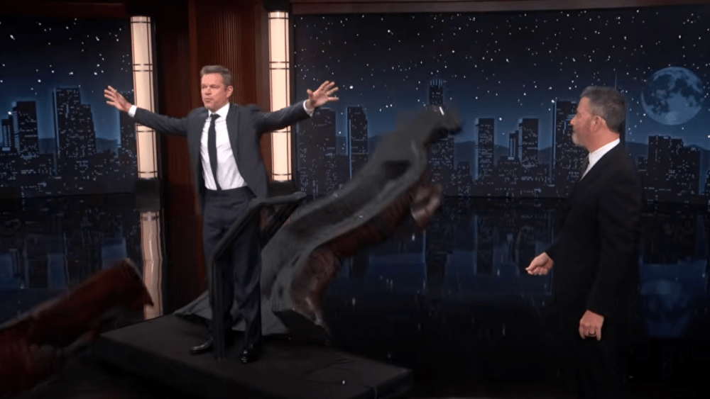Matt Damon trava 'Jimmy Kimmel Live!' em um cavalo de Tróia para trollá-lo: 'Eu consegui!'