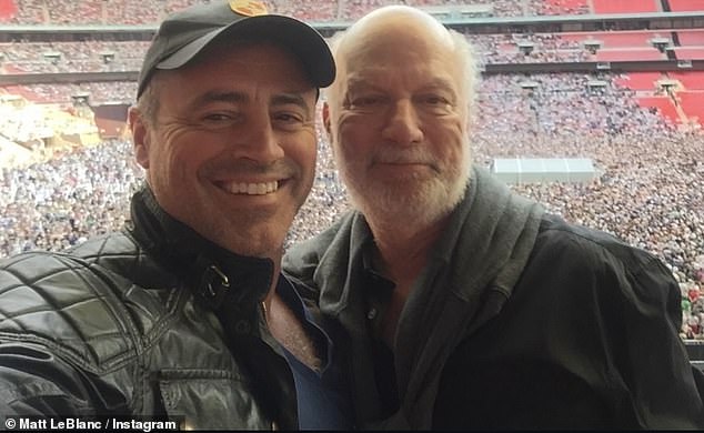 Matt LeBlanc compartilhou uma rara postagem no Instagram nesta sexta-feira em homenagem ao lendário diretor de TV James Burrows, que morreu esta semana aos 85 anos.