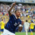 Mbappe duas vezes enquanto a França ultrapassava a Suécia e marcava as oitavas de final da Copa do Mundo