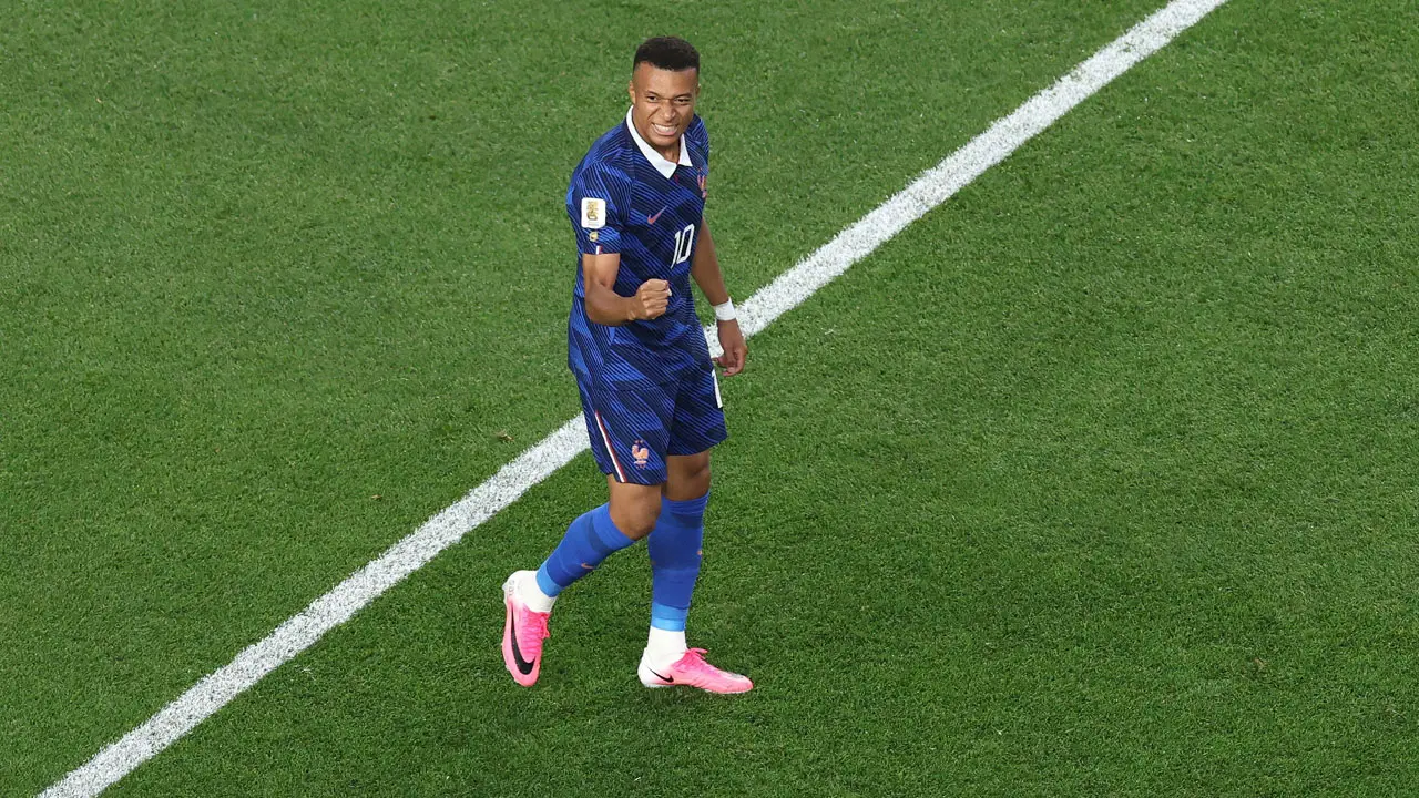 Mbappé marca dois gols na vitória da França sobre o Iraque na Copa do Mundo após atraso de duas horas devido à tempestade