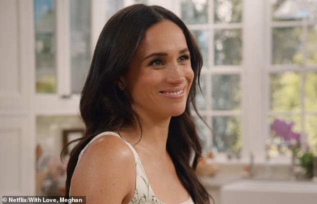 Meghan Markle presenteou um pacote de cuidados de US$ 321 de sua marca de estilo de vida As Ever para um superfã que criticou abertamente o Príncipe e a Princesa de Gales