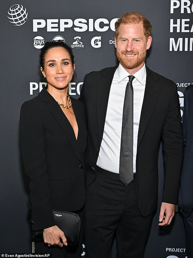 Meghan Markle revela o amor da filha Lilibet por Beyoncé em raras fotos dos bastidores da vida familiar com o Príncipe Harry na terça-feira; o casal visto em 2025