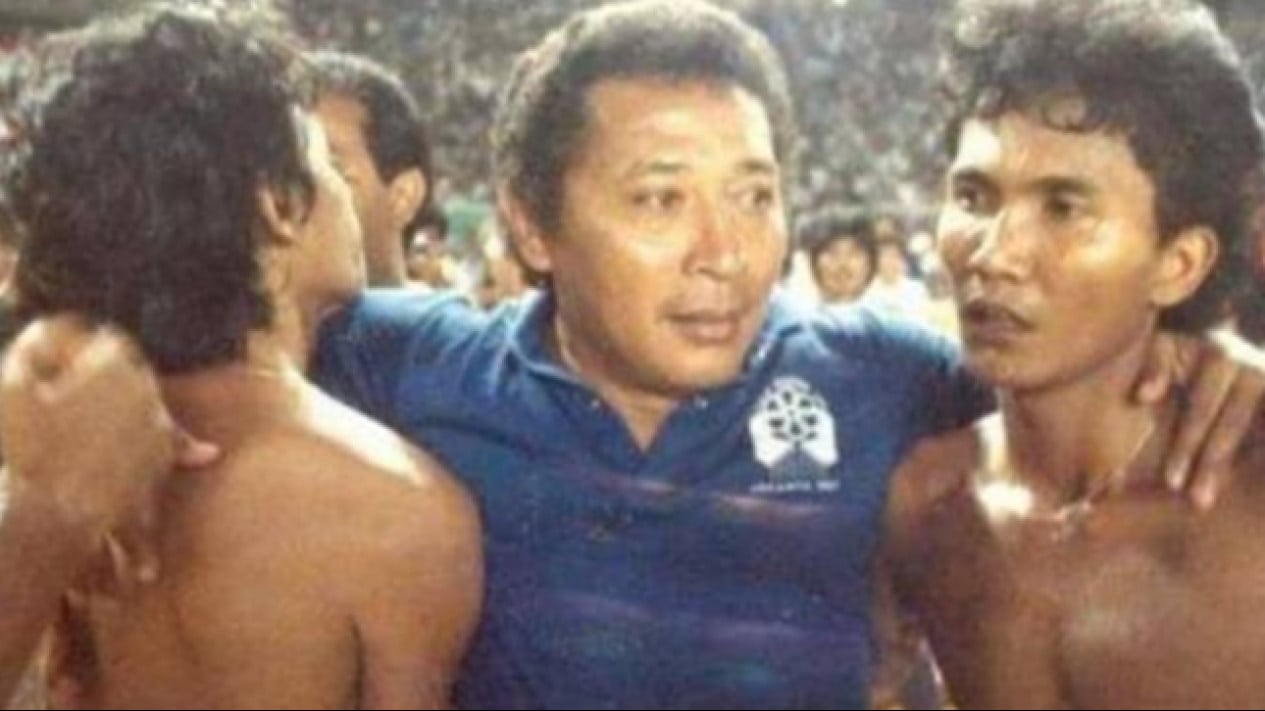 Mengenang Bertje Matulapelwa, Legenda Ambon yang Mengukir Momen Emas Bersejarah Timnas Indonésia