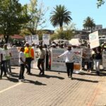 Migrantes indocumentados fogem da África do Sul em meio a crescentes protestos anti-imigrantes