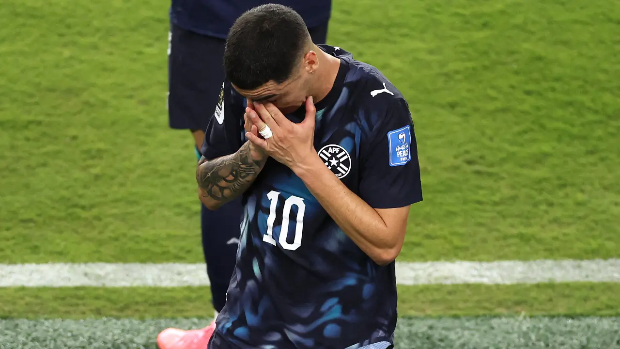 Miguel Almiron vê cartão vermelho histórico na vitória do Paraguai sobre Turkiye