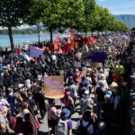 Milhares protestam enquanto Trump e outros líderes mundiais se reúnem para a cúpula do G7