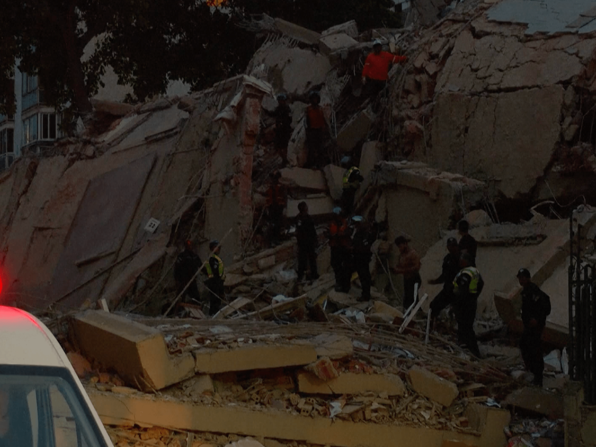 Milhares temem mortos enquanto terremotos gêmeos causam devastação em toda a Venezuela