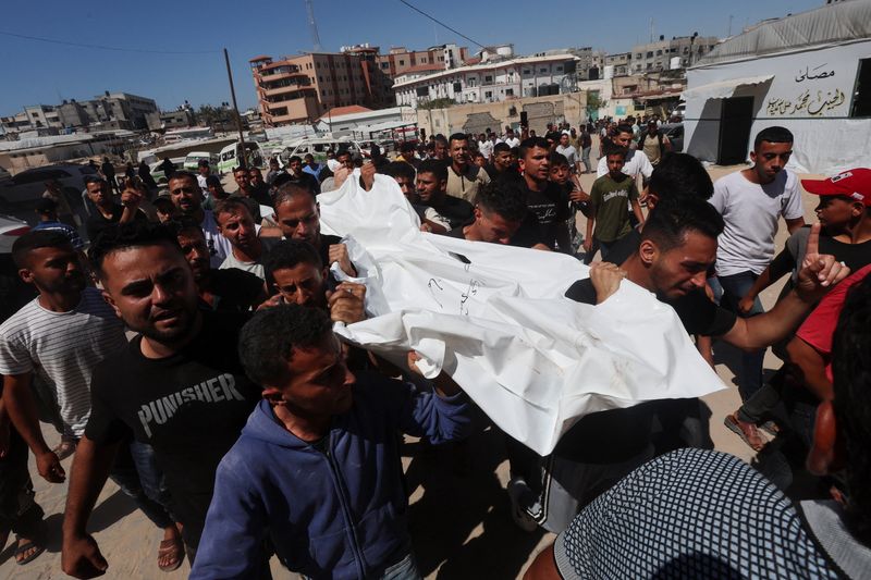 Militares israelenses matam seis em Gaza e expandem zona de controle, dizem moradores