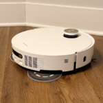 DREAME L60 Pro Ultra Robot aspirador e esfregão com esvaziamento automático, sucção de 35.000Pa, esfregão de água quente autolimpante e prevenção inteligente de obstáculos, branco