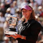 Mirra Andreeva, de 19 anos, conquistou seu primeiro título de Grand Slam, tornando-se a mais jovem campeã feminina do Aberto da França em 34 anos.