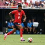 Morgan Rogers, vinculado ao Man Utd, atraindo o interesse de mais três clubes enquanto o Aston Villa deixava sua posição 'clara'