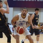 Mike Phillips (à direita), aqui em ação durante os Jogos SEA do Camboja de 2023, será vital na rotação do grande homem de Gilas. —FOTO DO ARQUIVO DO INQUIRENTE