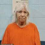 Brenda Deutsch, 70, pode pegar até sete anos de prisão depois de aceitar um acordo judicial na segunda-feira, no qual admitiu ter tentado trocar sua filha adotiva por um macaco.