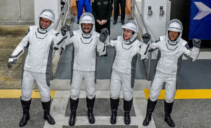NASA coloca astronautas da ISS em alerta de evacuação após agravamento do vazamento de ar