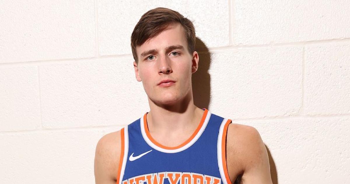 GettyImages-2123808298NYPD-Mistakes-Knicks-Player-Tyler-Kolek-for-Fan-at-Parade.jpg