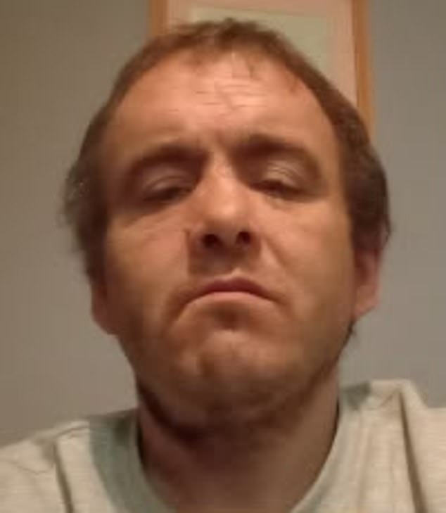 O homem preso em uma rua de Belfast por um requerente de asilo que o atacou brutalmente com uma faca foi identificado pelos moradores como Stephen Ogilvie.