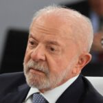 O presidente dos EUA, Donald Trump, chega enquanto o primeiro-ministro da Índia, Narendra Modi (L), e o presidente do Brasil, Luiz Inácio Lula da Silva (R), participam de uma reunião de trabalho matinal para “reavivar o crescimento econômico sustentável, inclusivo e sustentável para o benefício de todos” na presença dos países do G7, países parceiros, do Fundo Monetário Internacional e da OCDE, como parte da cúpula do G7, em Evian, leste da França, em 17 de junho de 2026.