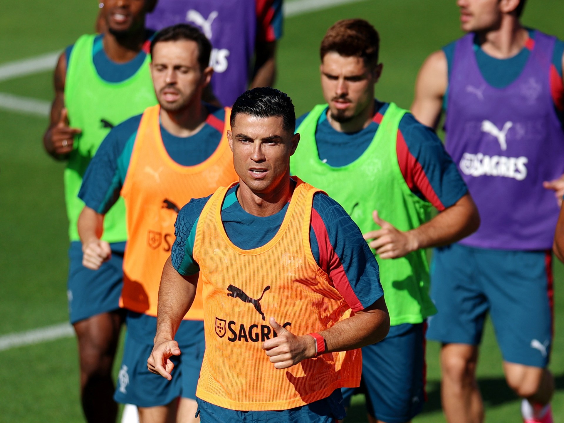 Ronaldo cerra os punhos enquanto comemora