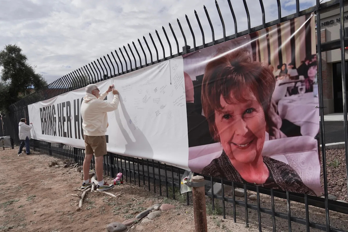 Nota de resgate de Nancy Guthrie, que se acredita ser do sequestrador, disse que ela morreu, dizem fontes