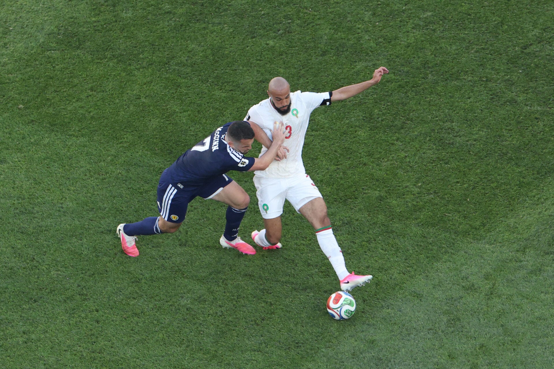 Noussair Mazraoui elogia a 'humilde' estrela do Marrocos brilhando na Copa do Mundo de 2026