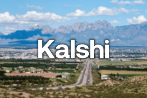 Logotipo de Kalshi na paisagem do Novo México enquanto tribos processam empresa de mercado de previsões por supostos contratos ilegais de apostas esportivas em terras tribais.