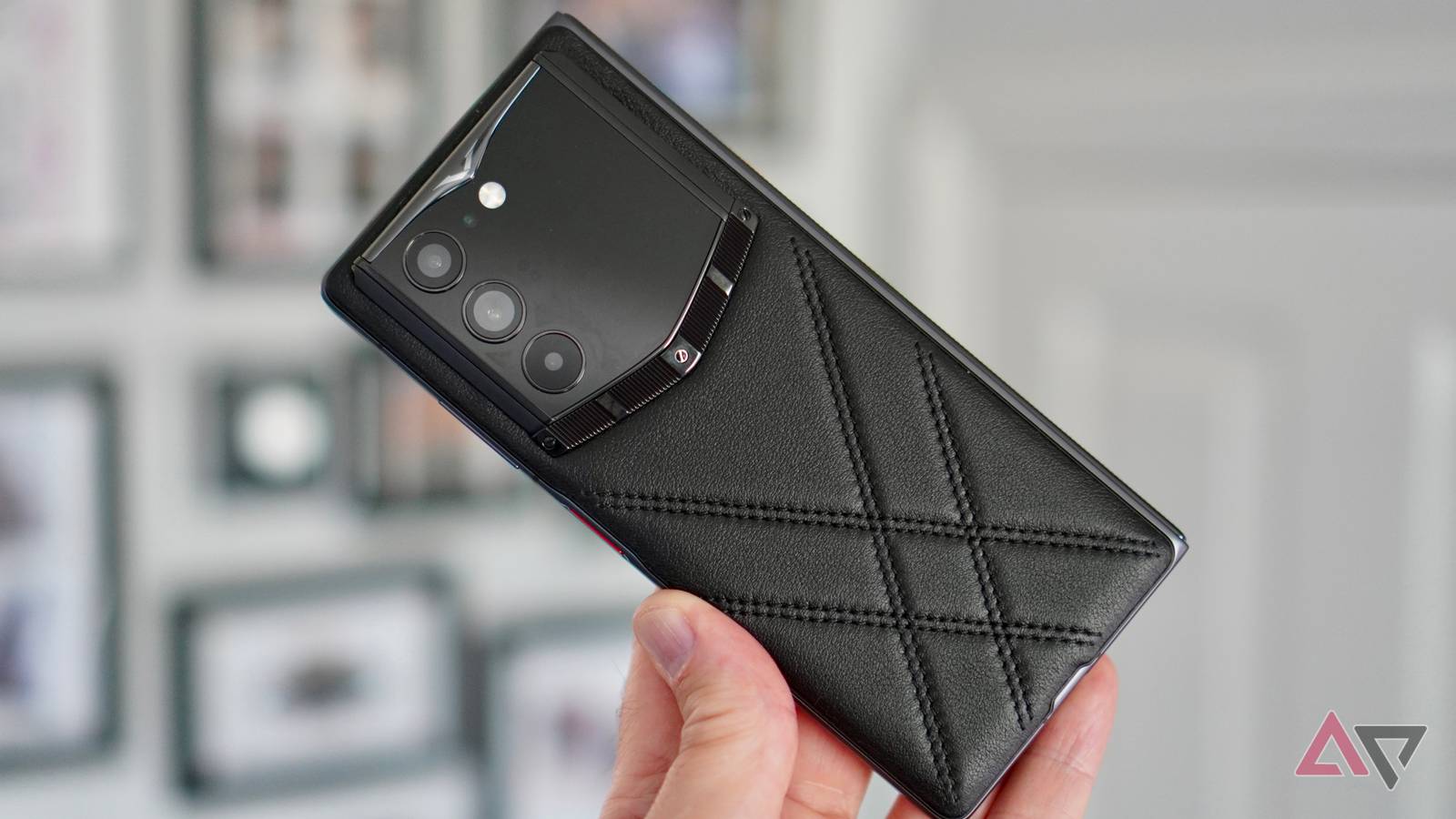 A parte traseira do Vertu Alphafold