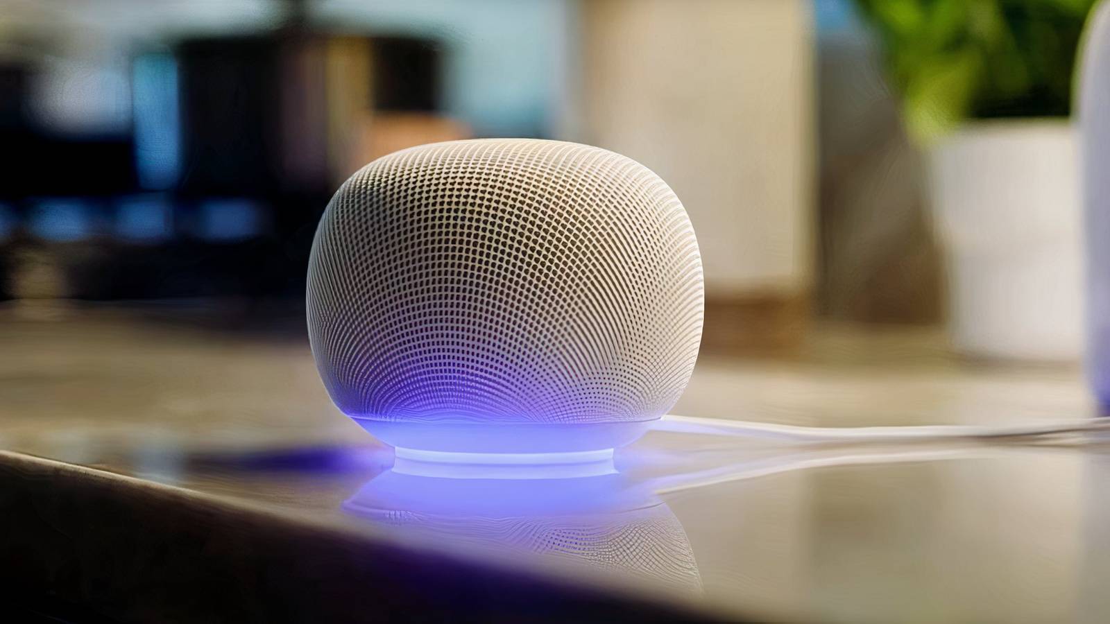 quatro alto-falantes do Google Home em cores diferentes