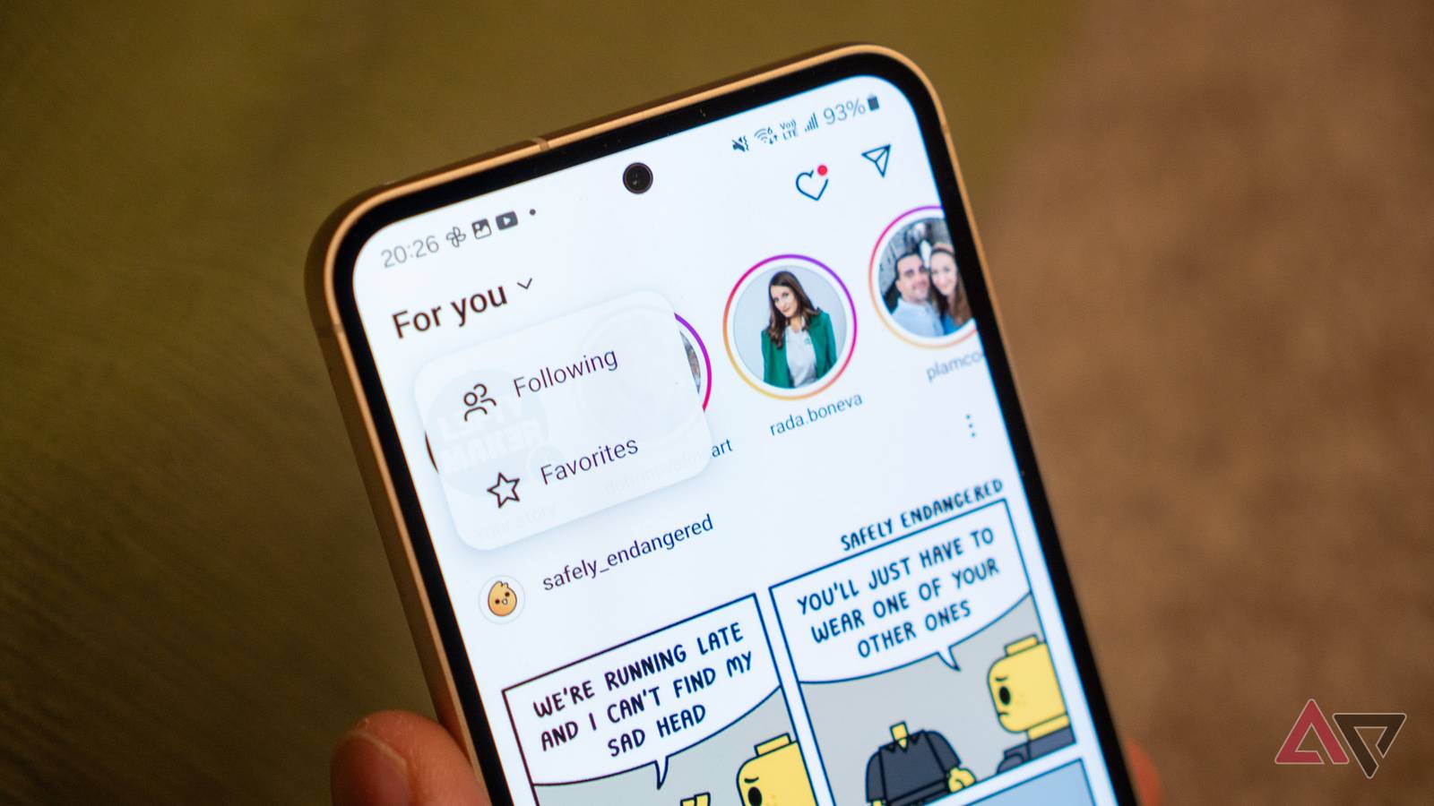 Logotipo do Android 17 com o mascote do Android aparecendo na parte inferior.