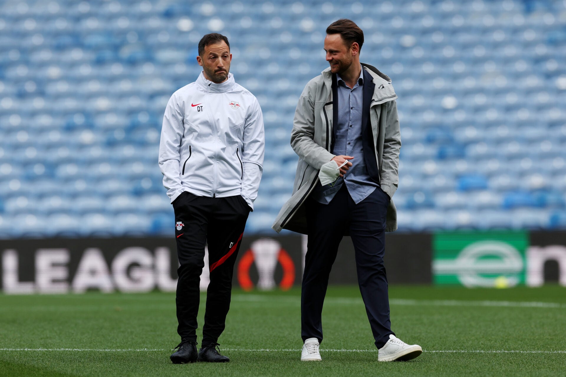 O Man Utd deve lutar com unhas e dentes para manter Christopher Vivell enquanto o AC Milan planeja golpe