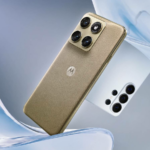 Dois rumores de smartphones Samsung S27 Ultra inclinados para mostrar seus módulos de câmera traseira, com um ícone de aviso de ponto de exclamação vermelho proeminente flutuando em primeiro plano.