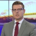 O âncora de Iowa, Dustin Nolan, anuncia 'notícias higienizadas' ao sair do ar em uma declaração emocional: 'Temos que tirar as pessoas de suas bolhas'