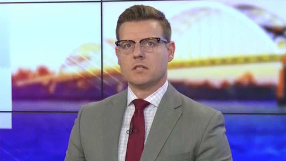 O âncora de Iowa, Dustin Nolan, anuncia 'notícias higienizadas' ao sair do ar em uma declaração emocional: 'Temos que tirar as pessoas de suas bolhas'