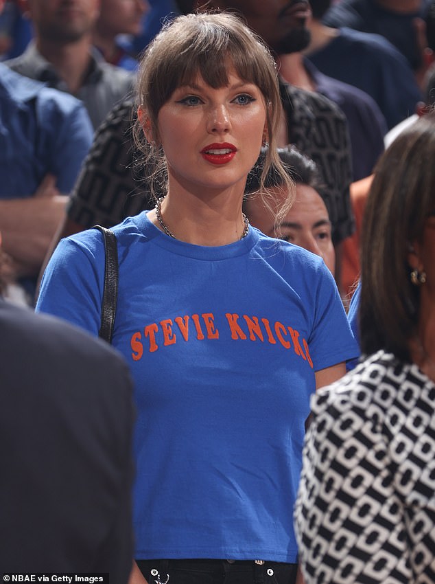 Um apresentador de rádio dos Knicks acidentalmente se tornou viral nas finais da NBA por atacar Taylor Swift