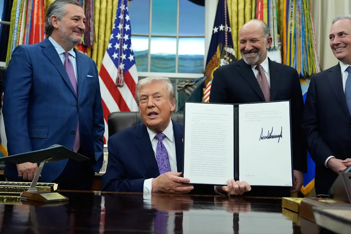 O arquivo de Trump mostra que ele recebeu cerca de US$ 1,2 bilhão de empresas de criptografia no ano passado