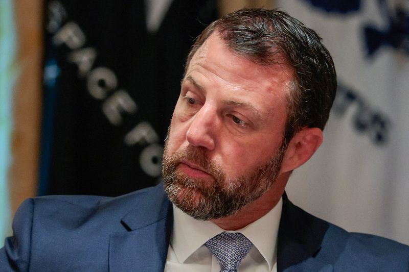 O chefe da Segurança Interna dos EUA não vê necessidade de interromper o processamento de voos internacionais no Aeroporto de Newark