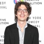 O comediante Adam Friedland relançará o podcast no Spotify, além de nova série focada na Copa do Mundo com Ringer