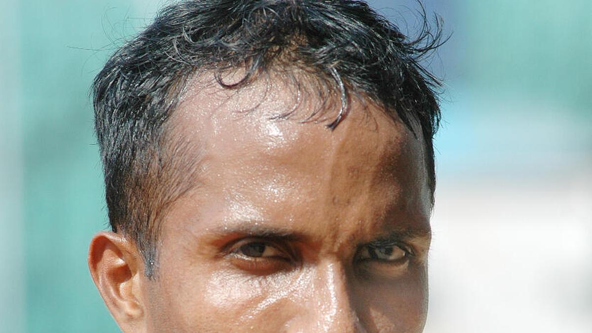 O ex-atleta Anil Kumar saúda o recorde nacional dos 100m de Gurindervir com orgulho e pesar