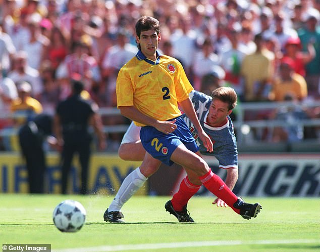 Andrés Escobar foi assassinado a sangue frio logo após seu gol contra no desastre da Copa do Mundo de 1994 na Colômbia - e muitas pessoas acreditam que os dois eventos estavam ligados