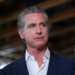 O governador Gavin Newsom prometeu acabar com o imposto bilionário da Califórnia. Ele tem pouco mais de uma semana para mantê-lo fora da votação.