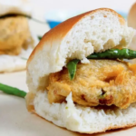 O icônico Ashok Vada Pav de Mumbai ficou em 25º lugar nos "Sanduíches Mais Icônicos do Mundo"