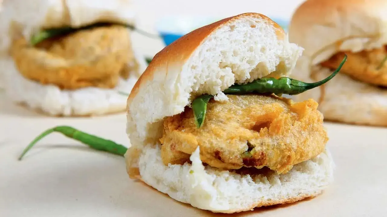 O icônico Ashok Vada Pav de Mumbai ficou em 25º lugar nos "Sanduíches Mais Icônicos do Mundo"