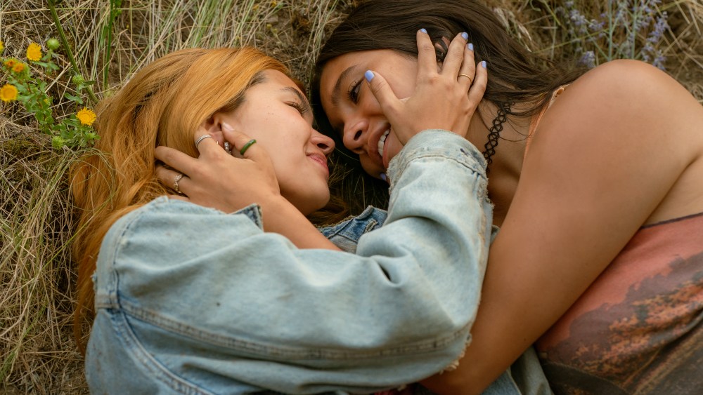 O longa-metragem de Hayley Kiyoko, 'Girls Like Girls', levou uma década para ser feito. Agora que chegou, ela espera que seja apenas o começo para a Sapphic Media