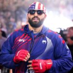 O lutador do UFC da Casa Branca, Josh Hokit, grita 'Michelle Obama é um homem' em entrevista pós-jogo
