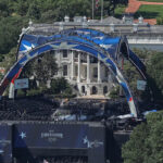O mais recente: Trump comemora seu 80º aniversário com acordo com o Irã e luta na jaula do UFC na Casa Branca