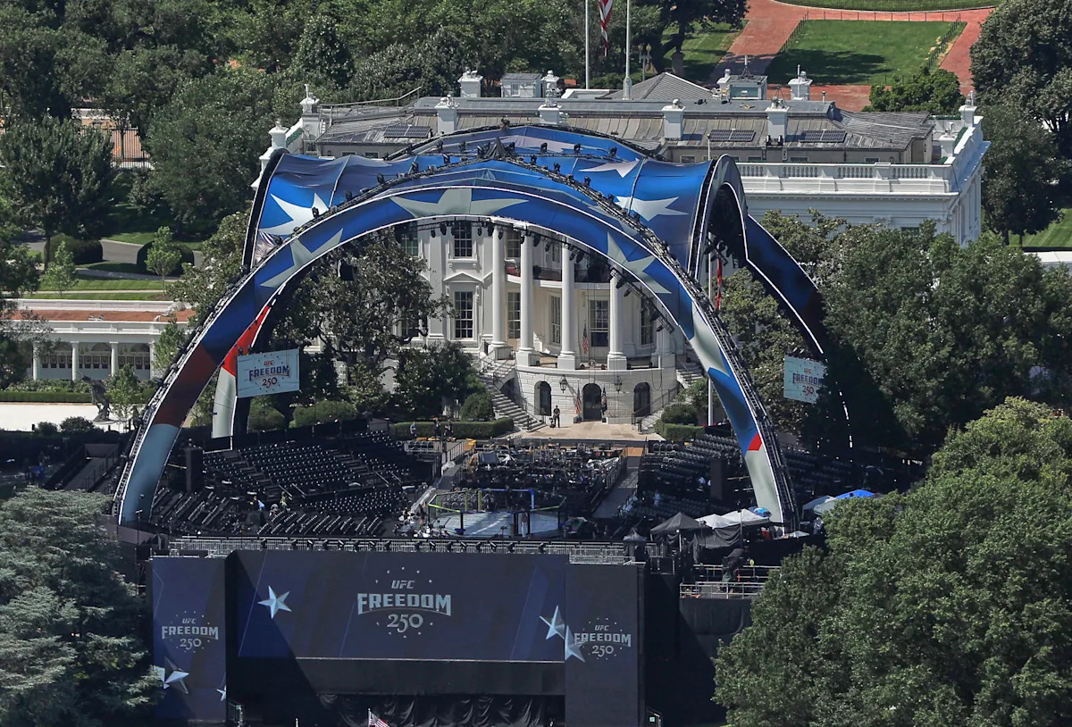 O mais recente: Trump comemora seu 80º aniversário com acordo com o Irã e luta na jaula do UFC na Casa Branca