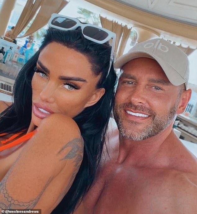 Lee Andrews insistiu que responderá a todas as perguntas de sua esposa Katie Price sobre seu desaparecimento, em uma transmissão ao vivo somente para assinatura