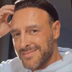 O marido de Katie Price, Lee Andrews, gostou de uma série de vídeos sobre seu suposto transplante de cabelo e seu trauma de 'sequestro' (imagem gerada por IA)