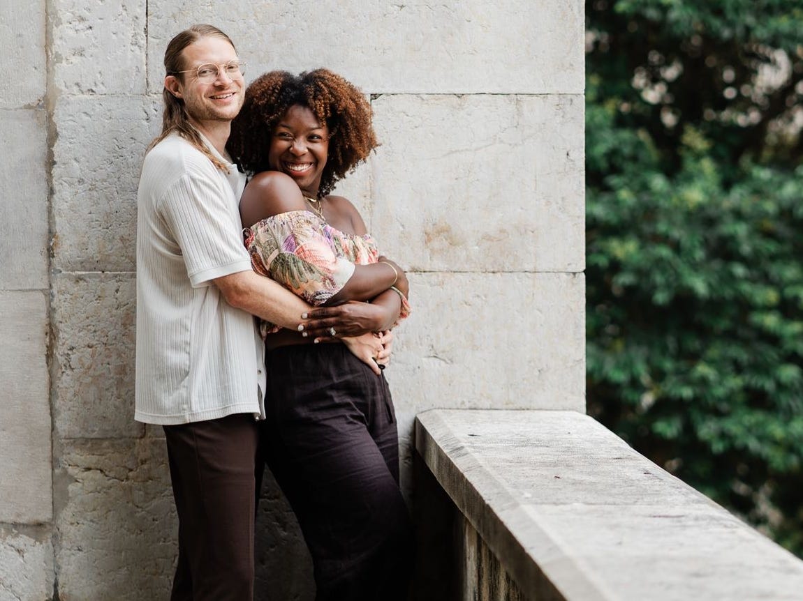 O meu marido e eu mudámo-nos para Portugal e depois começámos um negócio juntos. De alguma forma, nosso casamento e nossa empresa ainda estão intactos.