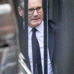 Keir Starmer estava se mantendo discreto em Downing Street hoje enquanto se preparava para a divulgação de um tesouro de mensagens 'constrangedoras' entre ministros, assessores e Peter Mandelson