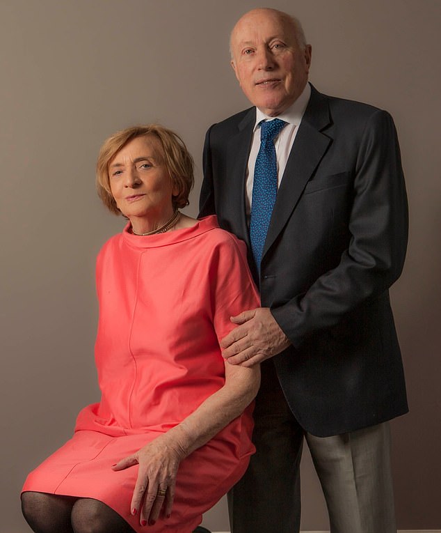 O ativista John Flavin, fotografado com sua esposa Maureen, tornou-se uma entre cerca de 2.500 pessoas que morrem por ano de câncer de pulmão relacionado ao amianto.